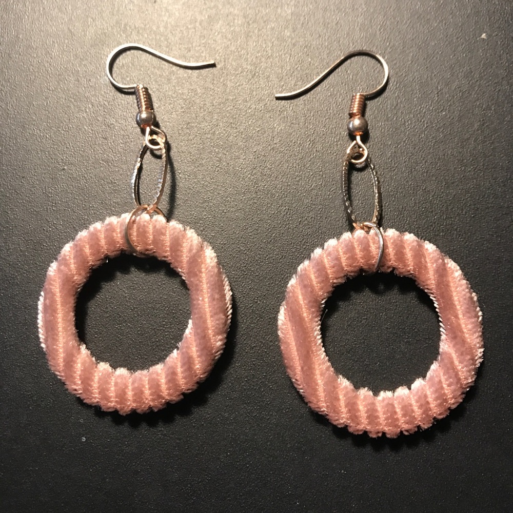 NWOT Mauve Pink Velvet Lux Circle Drop Earrings